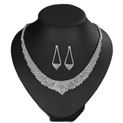 Retro Fashion, with Exaggerated and Unique Style, Bold Collar Chain