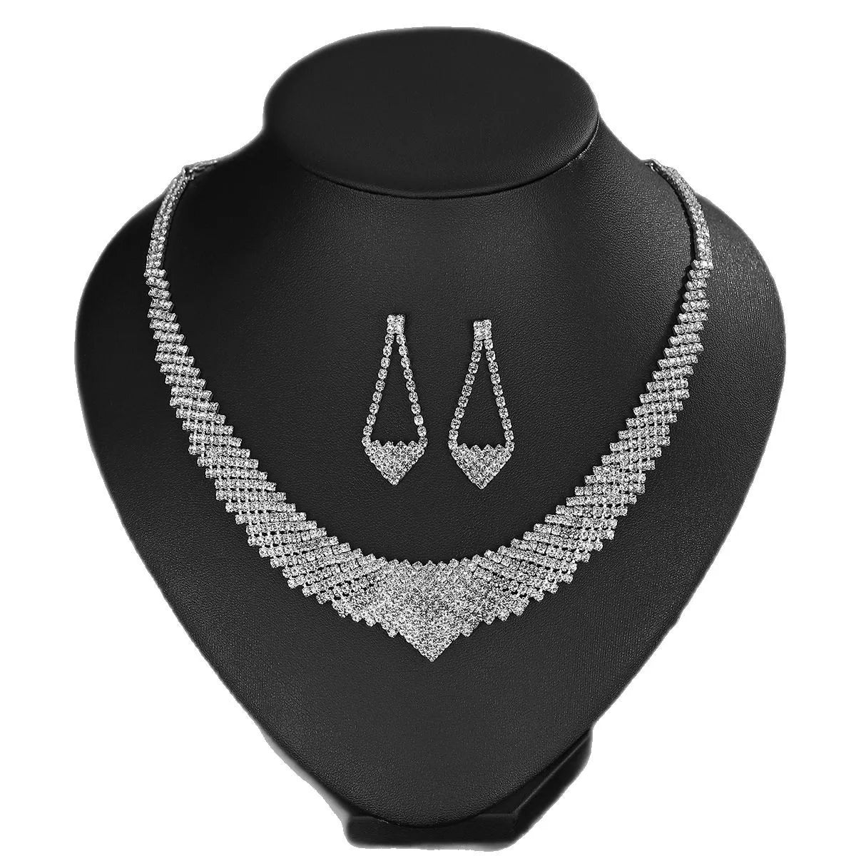 Retro Fashion, with Exaggerated and Unique Style, Bold Collar Chain