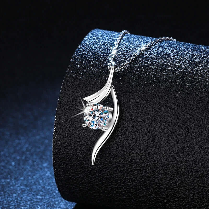 NeeTim 1ct Moissanite Pendant Necklace S925 Sterling Silver Sparkling Lab Diamond Fine Jewelry Wedding Party Necklaces for Women Pearl pulse Jewelry