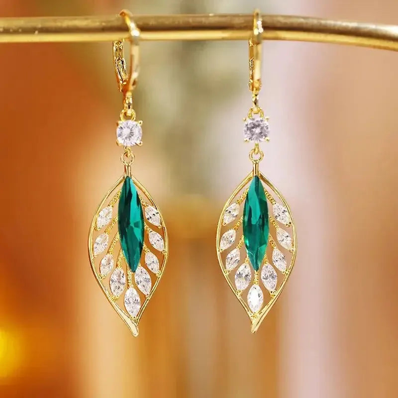 Retro Exquisite Black Hollow Crystal Leaf Drop Dangle Earrings for Women gold